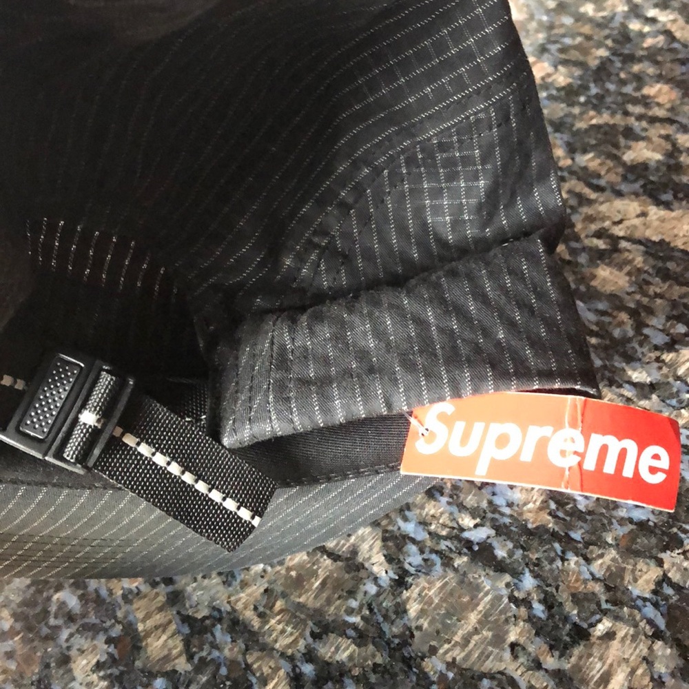 Supreme hat - Picture 3 of 3